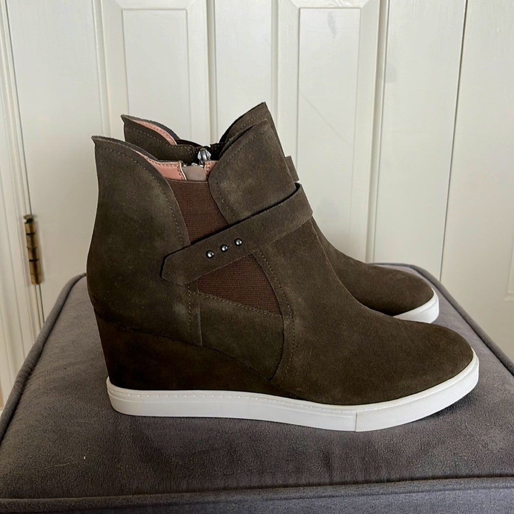 Green ankle boot